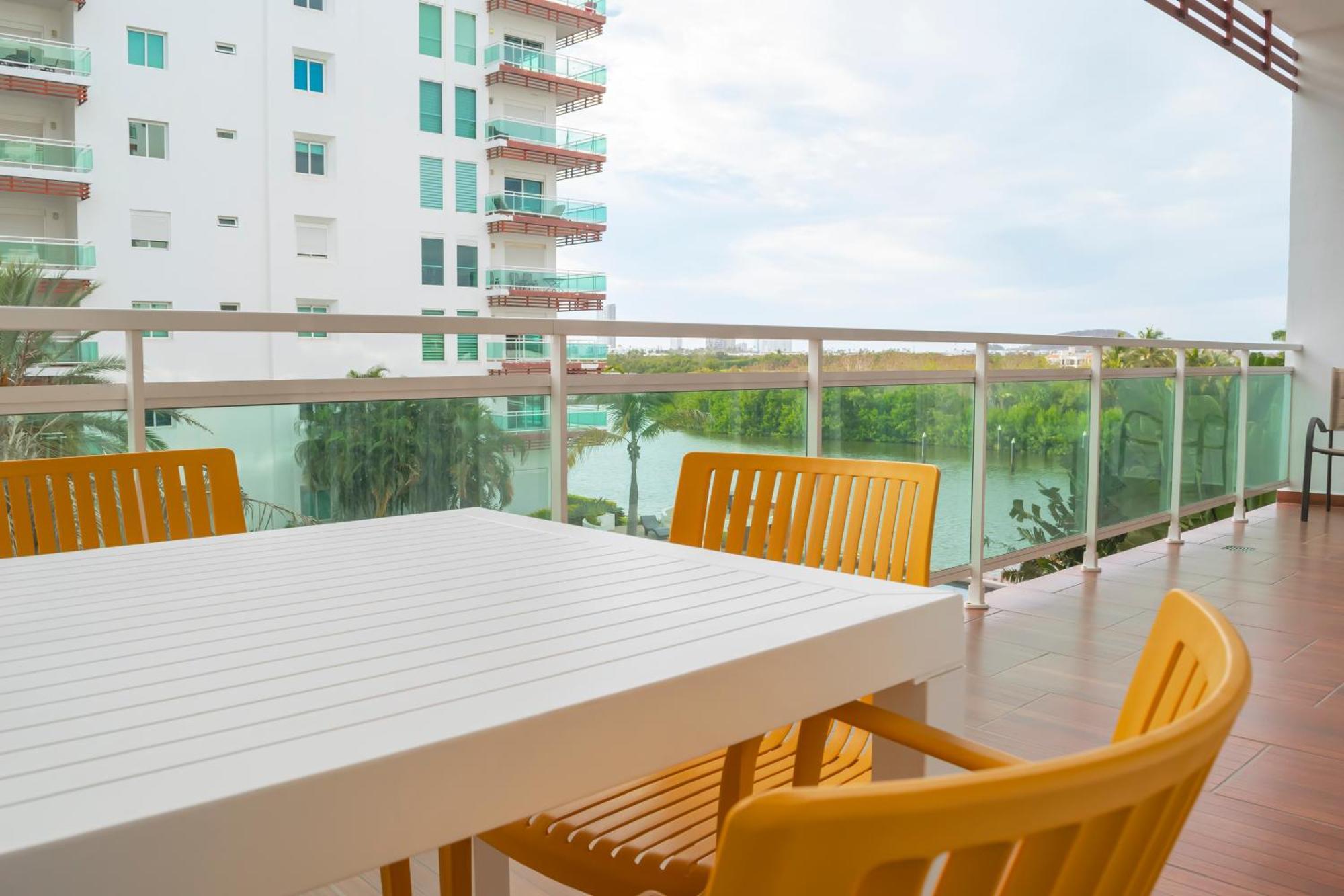Condominio Con Una Bonita Vista Del Puerto Deportivo De G P S Rentas マサトラン エクステリア 写真